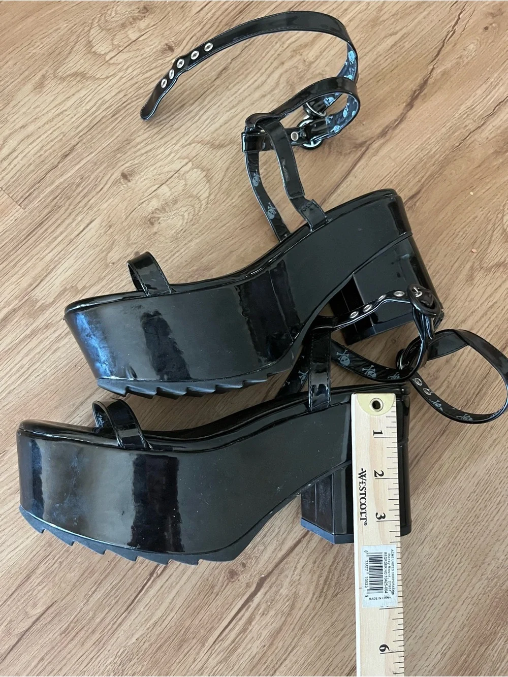 Lamoda poshmark description